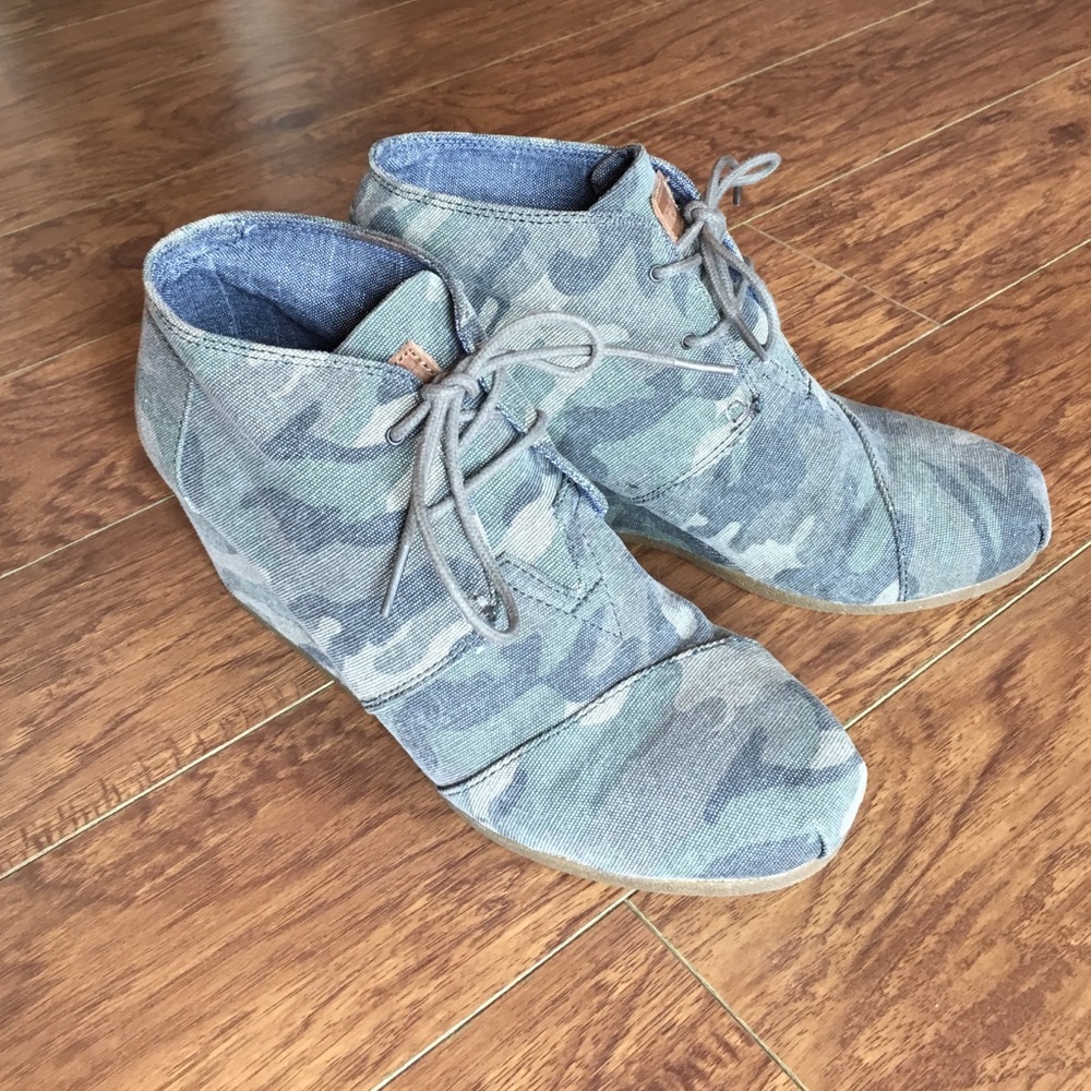 Toms desert wedge bootie